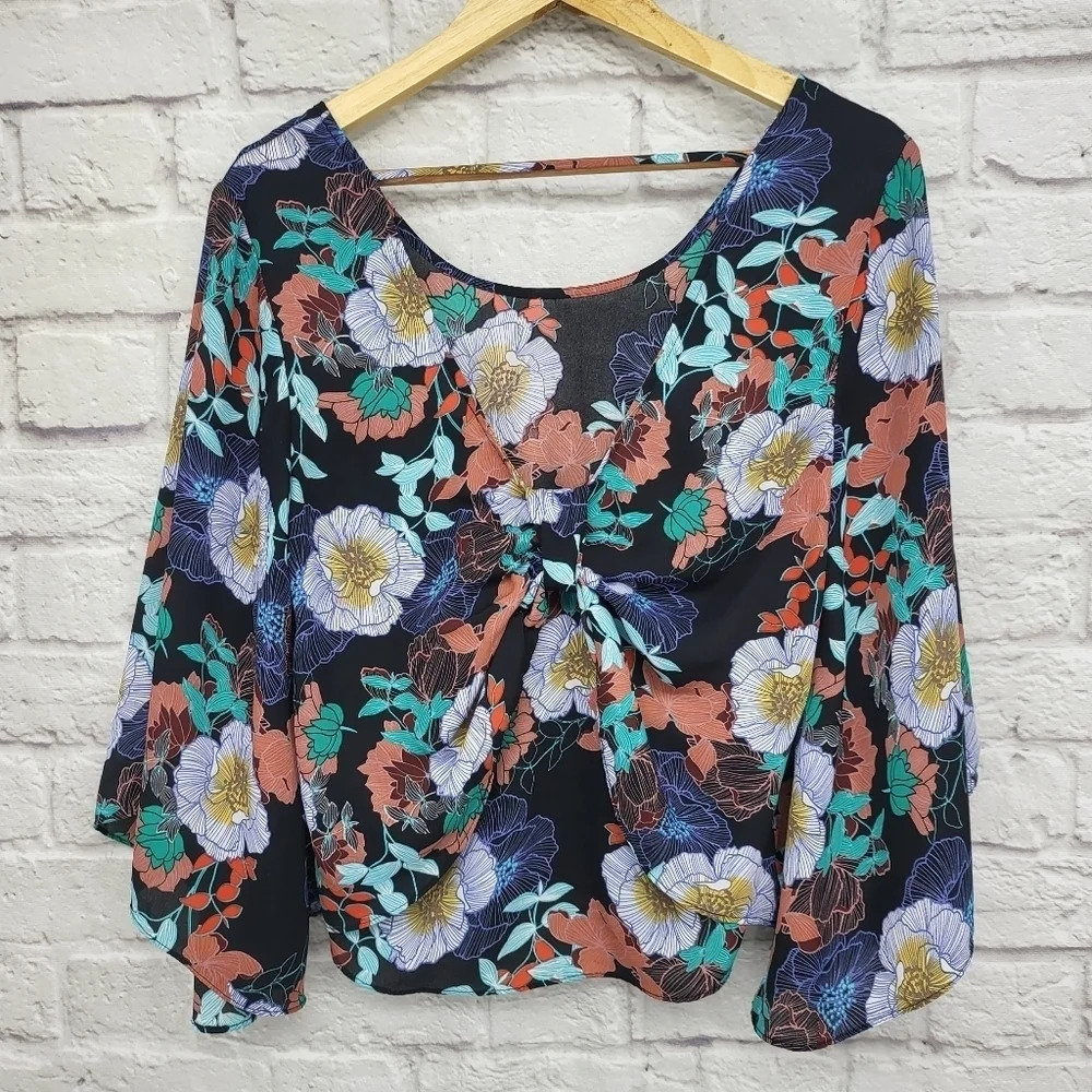 Lily White Floral Knotted Back Bell Sleeve Top Sz M - Picture 9 of 13